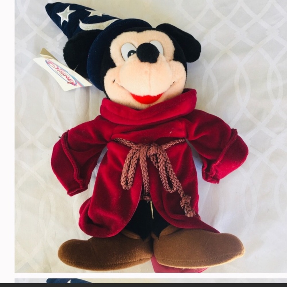 ‼️CLOSING SALE EVERYTHING MUST GO‼️
NWT Mickey Mouse Plush Disney vintage